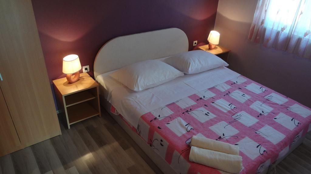 Apartments Laura I Angelina Tribalj Стая снимка