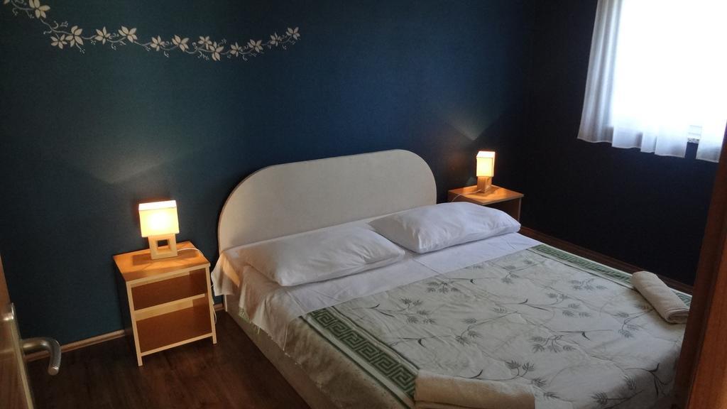 Apartments Laura I Angelina Tribalj Стая снимка