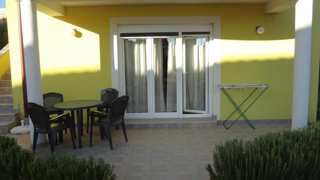 Apartments Laura I Angelina Tribalj Стая снимка